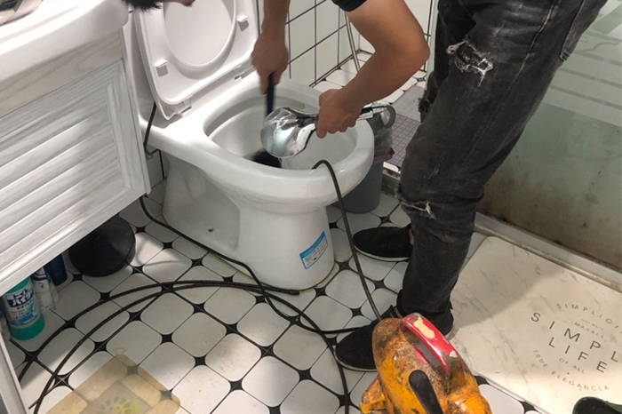 宁河马桶堵塞自己疏通还是找师傅？专业上门服务让你省时更省心